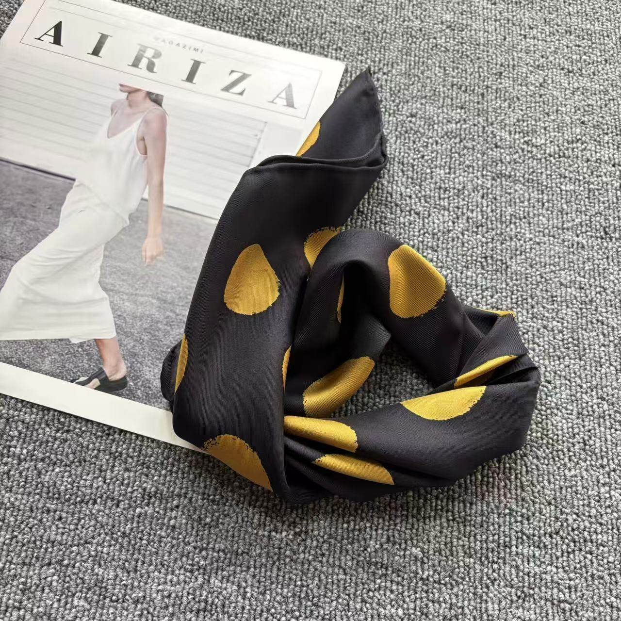 53×53cm Polka Dot Silk Square Scarf – 14mm Mulberry Silk, Hand-Rolled Edges