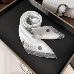 Eleganter handbemalter floraler Seidenschal/100 % Maulbeerseidenschal/Geschenk für Mama