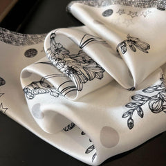 Eleganter handbemalter floraler Seidenschal/100 % Maulbeerseidenschal/Geschenk für Mama