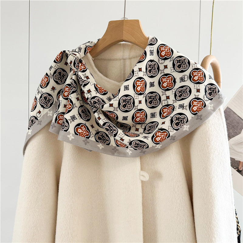 Lucky Clover Silk Wool Scarf – Lightweight Yet Warm, Reversible & Timeless