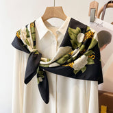 Großer Seidenschal mit japanischem Rosenmuster/Seidentwill-Satin/9090 cm/Seidenschal/Seidenbandana/Großer Satinschal/Geschenk für Sie/Muttertagsgeschenke