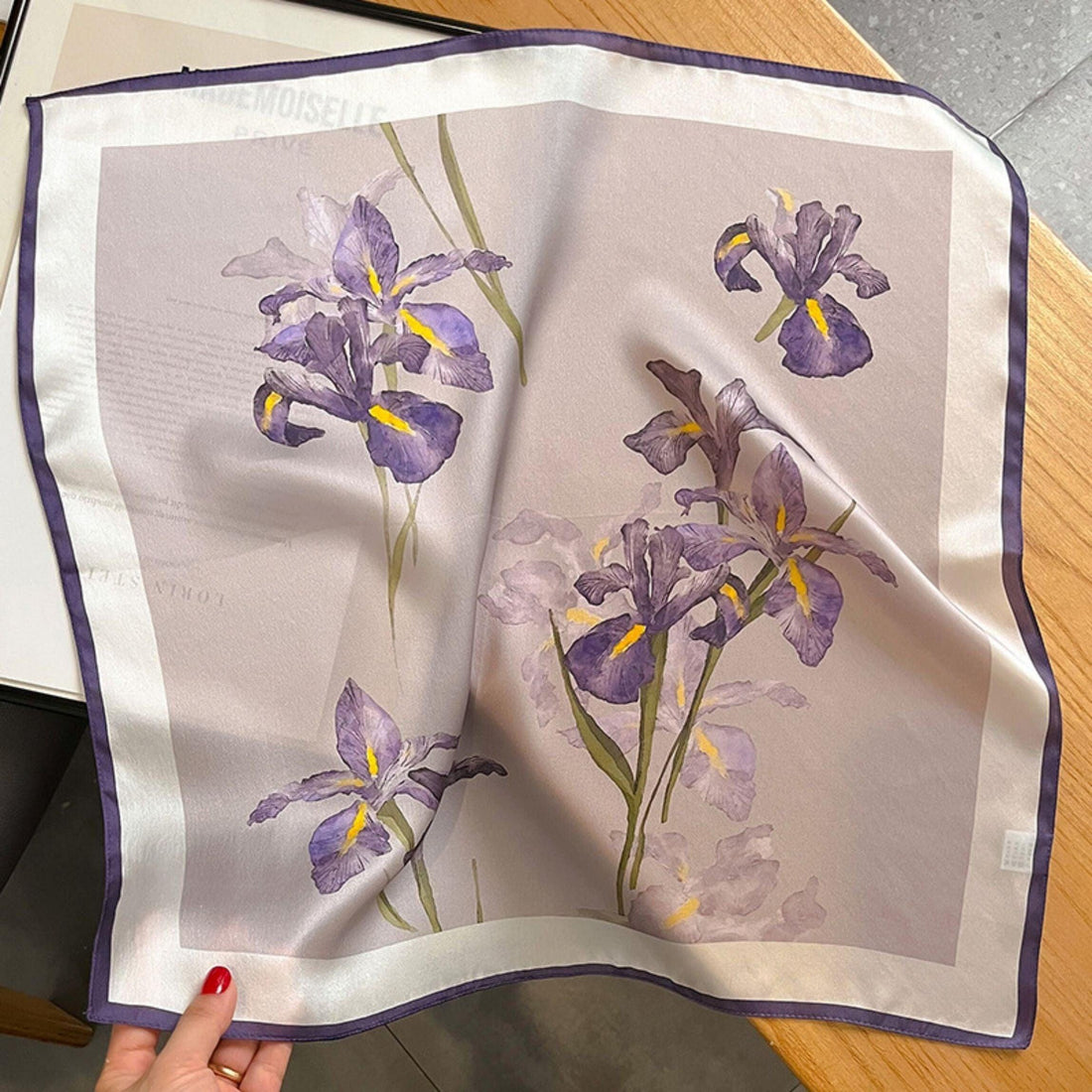 Lila Iris 100 % Maulbeerseidenschal/Seidenkopfschal/Seidenhaarschal/Seidenhalsschal/Muttertagsgeschenke/Taschenaccessoire/Geschenk für Sie