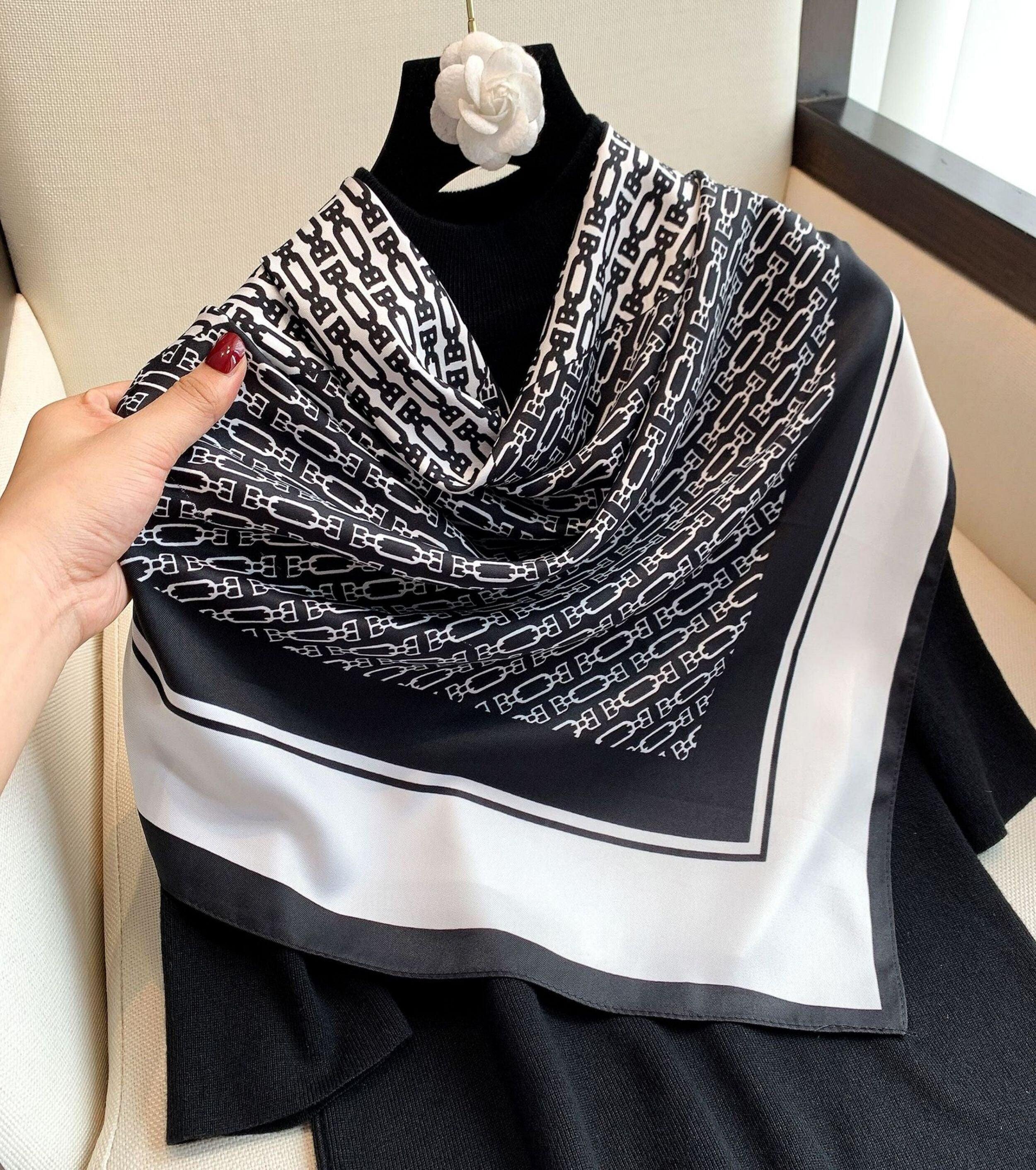 Classic Chain Chic Large Satin Scarf | 90x90cm Bandana | Twill Satin Shawl | Perfect Gift for Her, Mother&