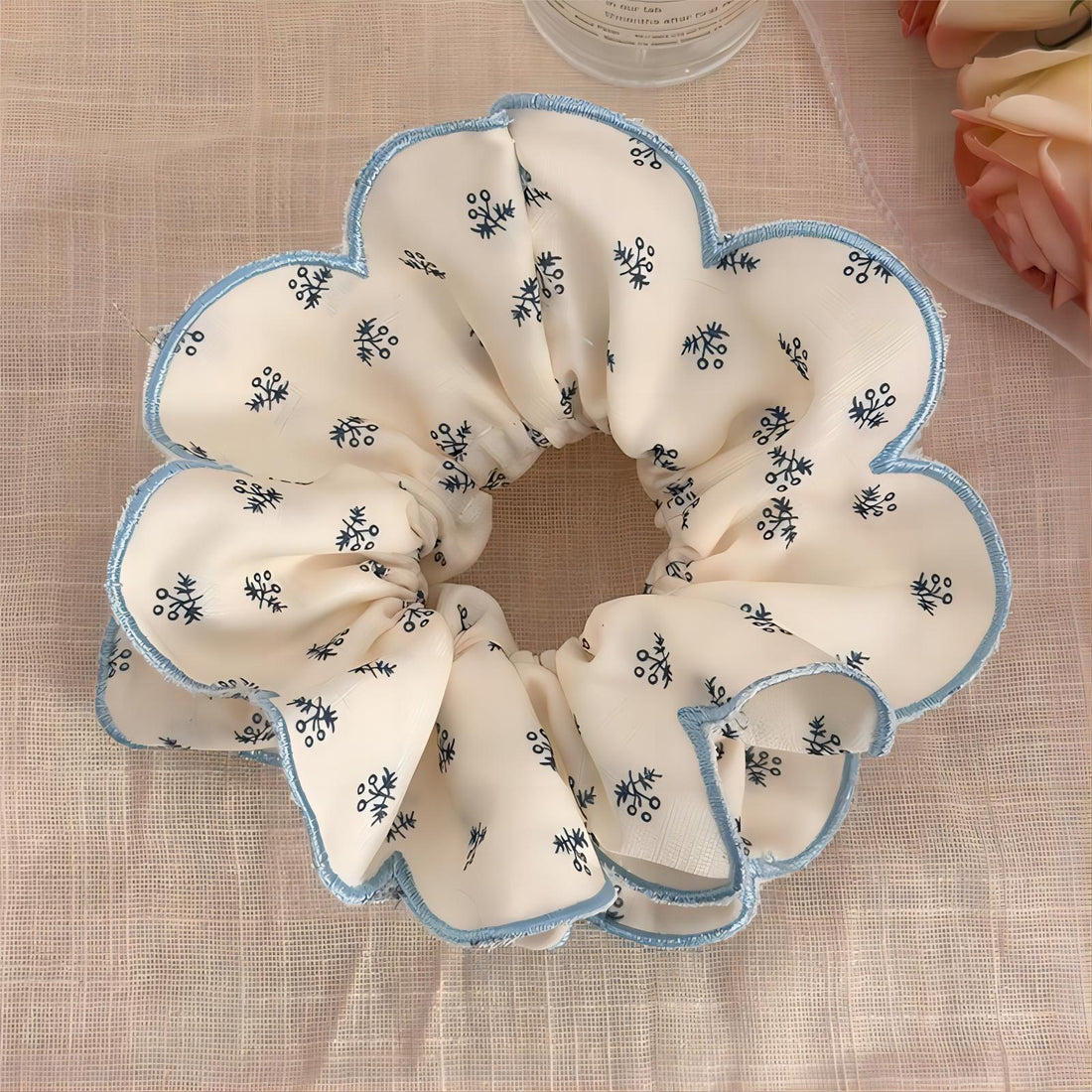 Vintage Charm: Floral Fabric Hairband, Soft Girl Scrunchie, and Lazy Hair Tie - Retro-Inspired Hair Accessories for a Gentle, Romantic Vibe