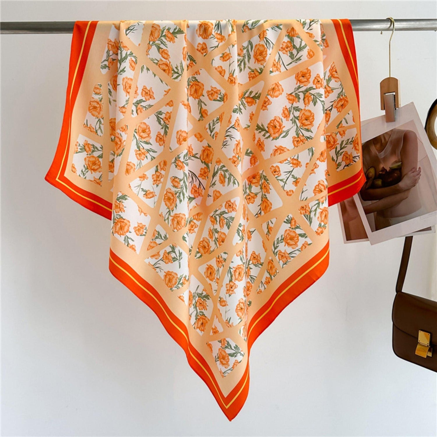 Hellblauer japanischer Flora-Satin-Twill-Schal/9090 cm/Seidenschal/Seidenbandana/Großer Satinschal/Geschenk für Sie/Muttertagsgeschenke