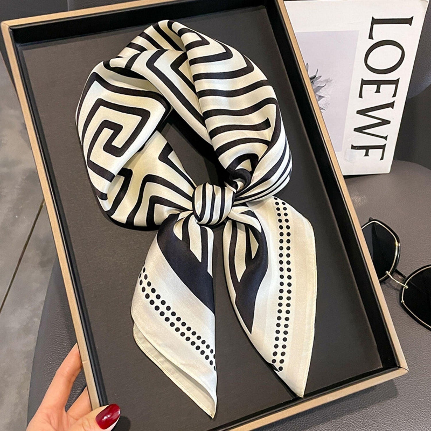 Minimalistischer gestreifter Maulbeerseidenschal/70CM Schal aus 100 % Maulbeerseide/Seidenschal/Geschenk für Sie