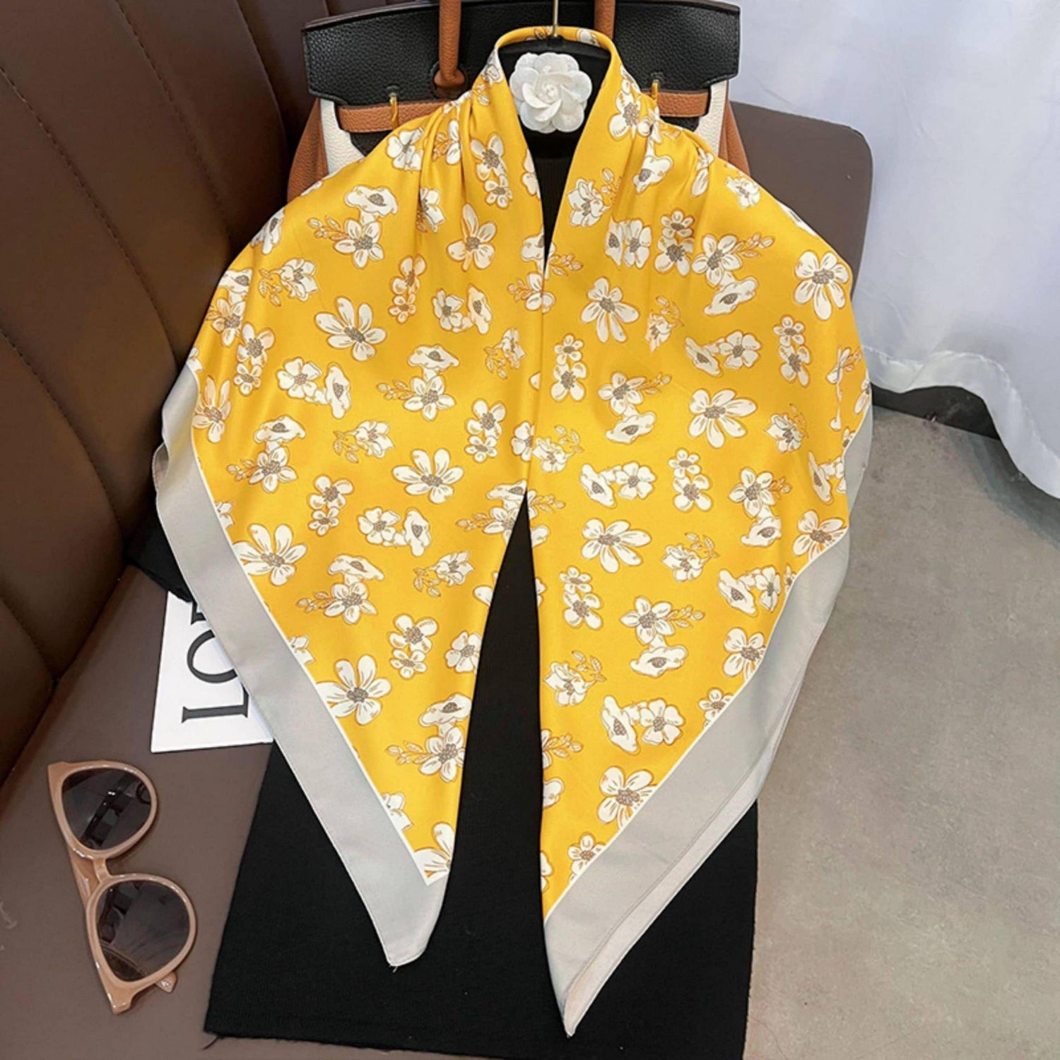 Japanischer Kirschblüten-Druckschal/Seiden-Twill-Satin/9090 cm/Seidenschal/Seidenbandana/Großer Satinschal/Geschenk für Sie/Muttertagsgeschenke