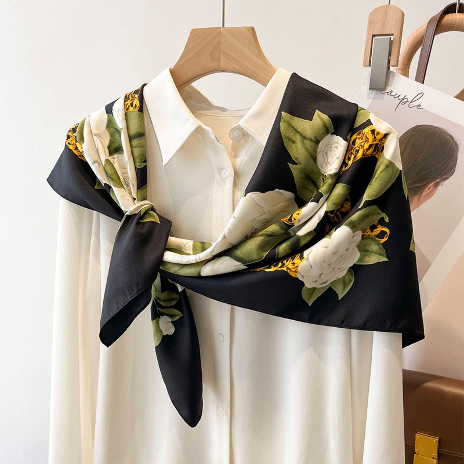Großer Seidenschal mit japanischem Rosenmuster/Seidentwill-Satin/9090 cm/Seidenschal/Seidenbandana/Großer Satinschal/Geschenk für Sie/Muttertagsgeschenke