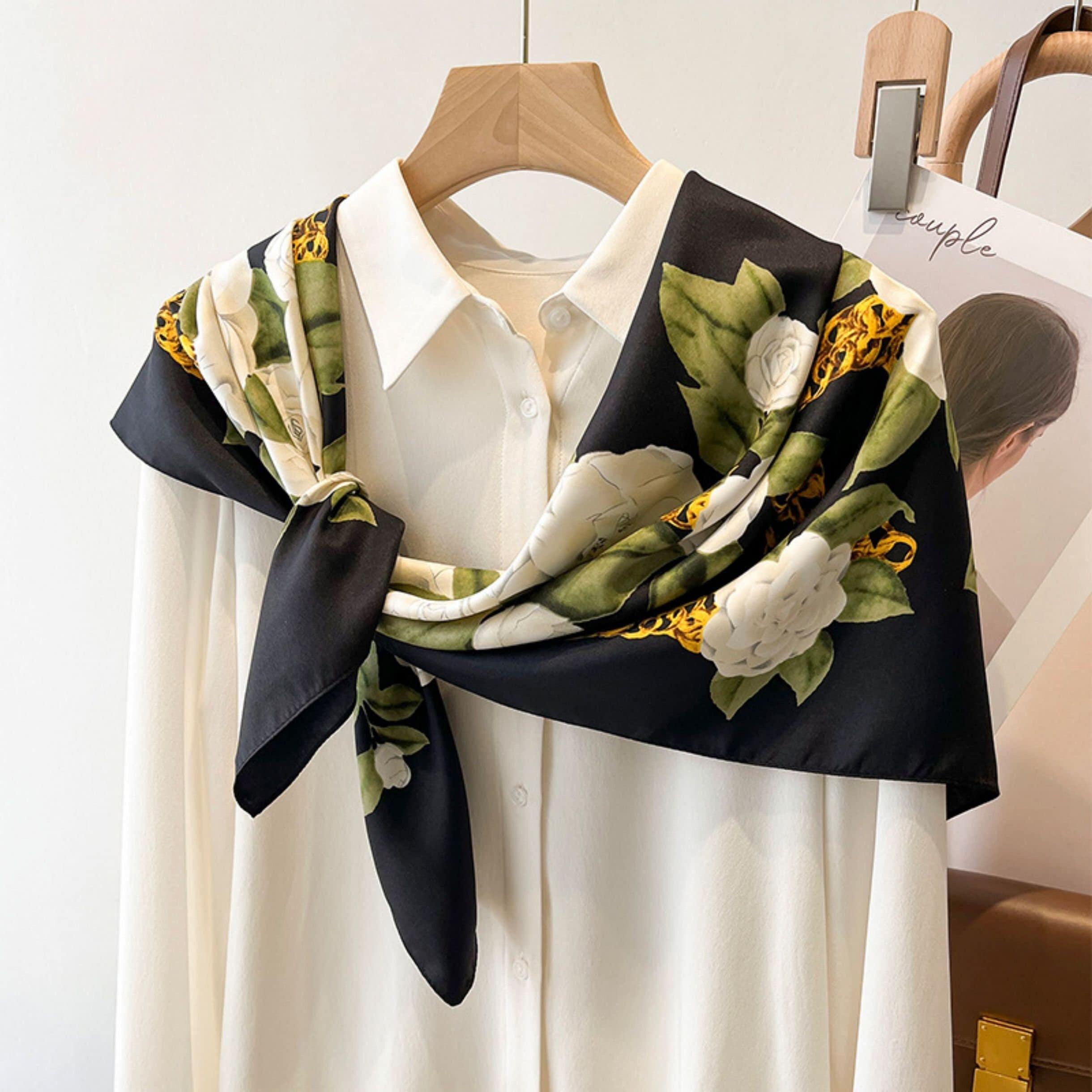 Großer Seidenschal mit japanischem Rosenmuster/Seidentwill-Satin/9090 cm/Seidenschal/Seidenbandana/Großer Satinschal/Geschenk für Sie/Muttertagsgeschenke
