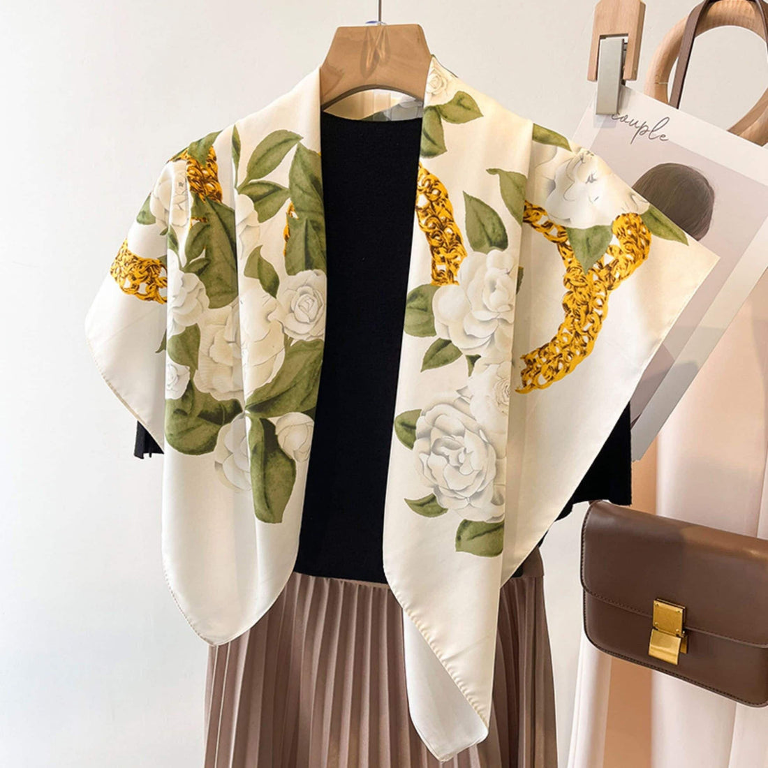 Großer Seidenschal mit japanischem Rosenmuster/Seidentwill-Satin/9090 cm/Seidenschal/Seidenbandana/Großer Satinschal/Geschenk für Sie/Muttertagsgeschenke