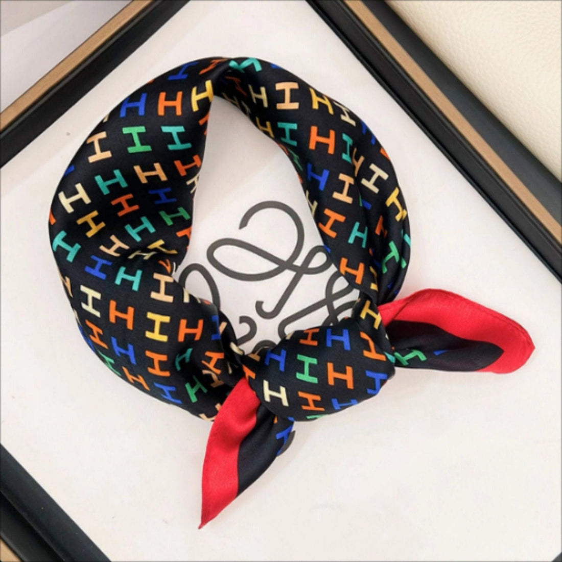 Schal mit Monogramm-Print aus 100 % Maulbeerseide/Kopftuch aus Seide/Haarschal aus Seide/Halstuch aus Seide/Muttertagsgeschenke/Taschenaccessoire/Geschenk für Sie
