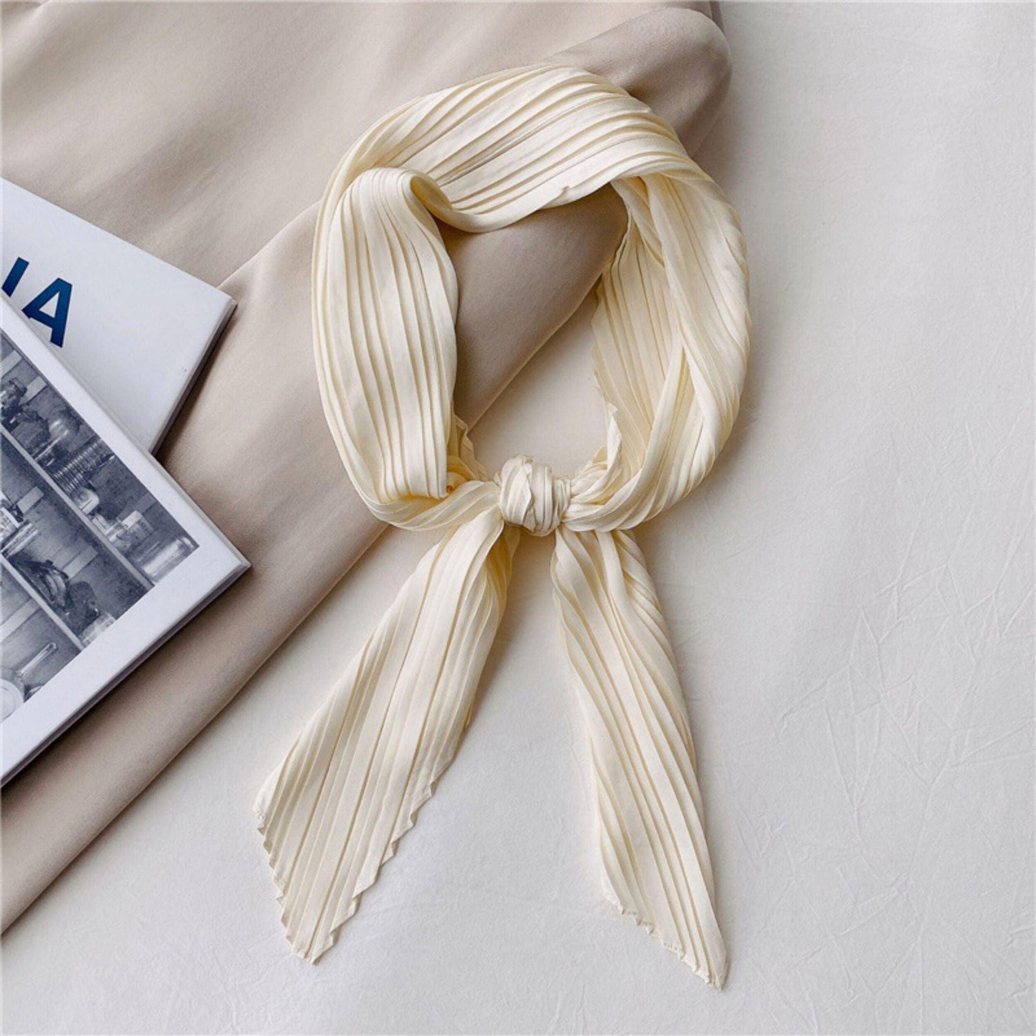 Faltenschals für Frauen/Diamantförmiger Schal/Seidenhaarschal/Bandana-Stirnband/Taschenaccessoire/Seidenkopfschal/Geschenke für sie/Vintage-Falten