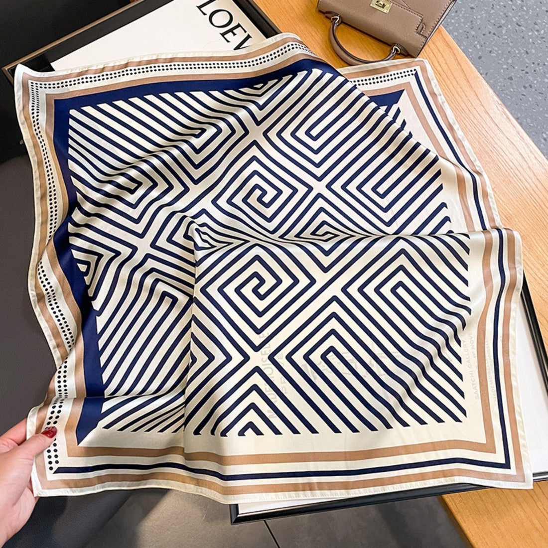 Minimalistischer gestreifter Maulbeerseidenschal/70CM Schal aus 100 % Maulbeerseide/Seidenschal/Geschenk für Sie