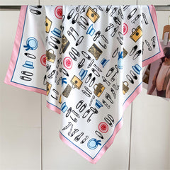 Großer Seidenschal mit frischem Muster in Rosa/Seidentwill-Satin/9090 cm/Seidenschal/Seidenbandana/Großer Satinschal/Geschenk für Sie/Muttertagsgeschenke