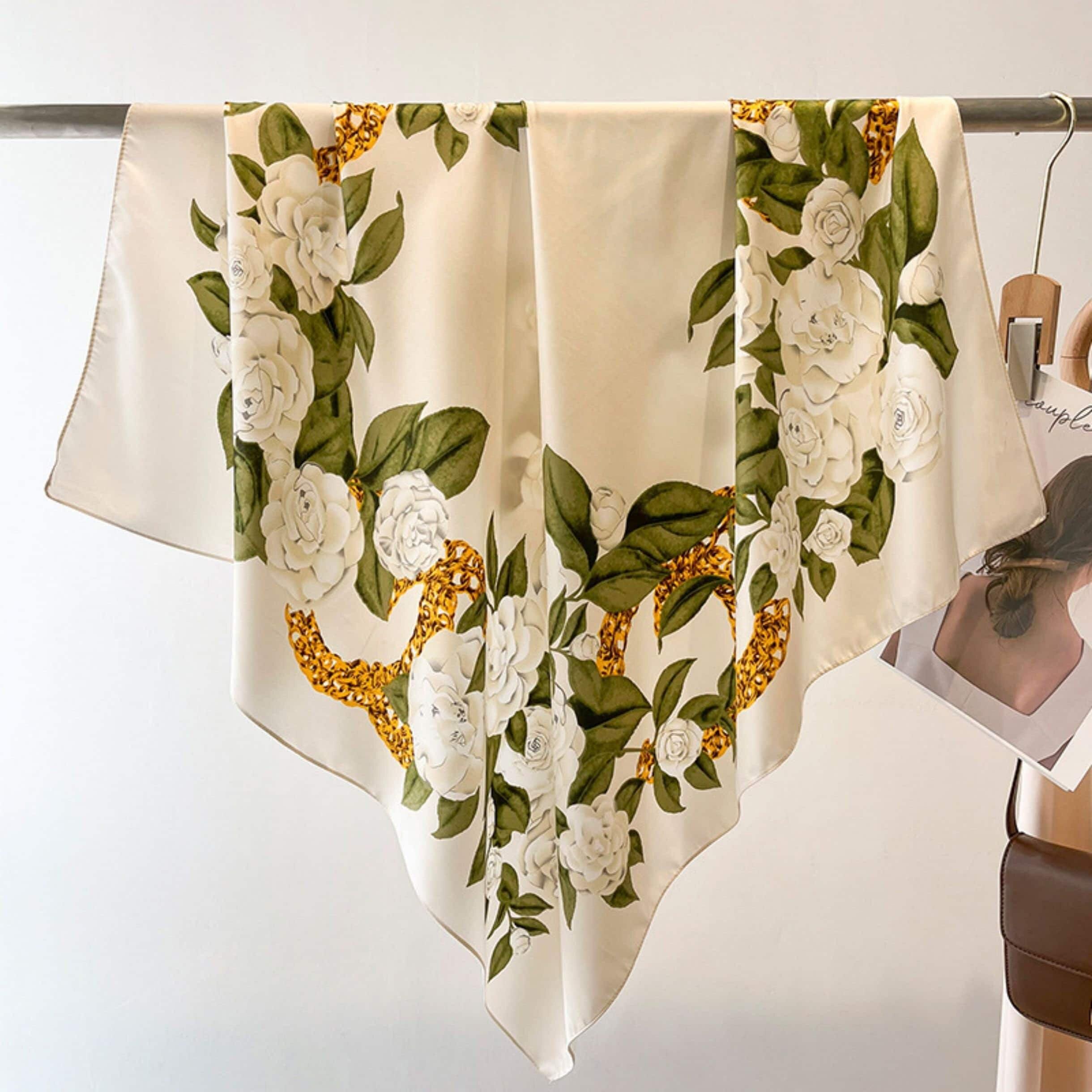 Großer Seidenschal mit japanischem Rosenmuster/Seidentwill-Satin/9090 cm/Seidenschal/Seidenbandana/Großer Satinschal/Geschenk für Sie/Muttertagsgeschenke